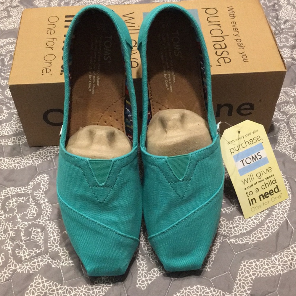 TOMS Classic Canvas in “Pool Green”